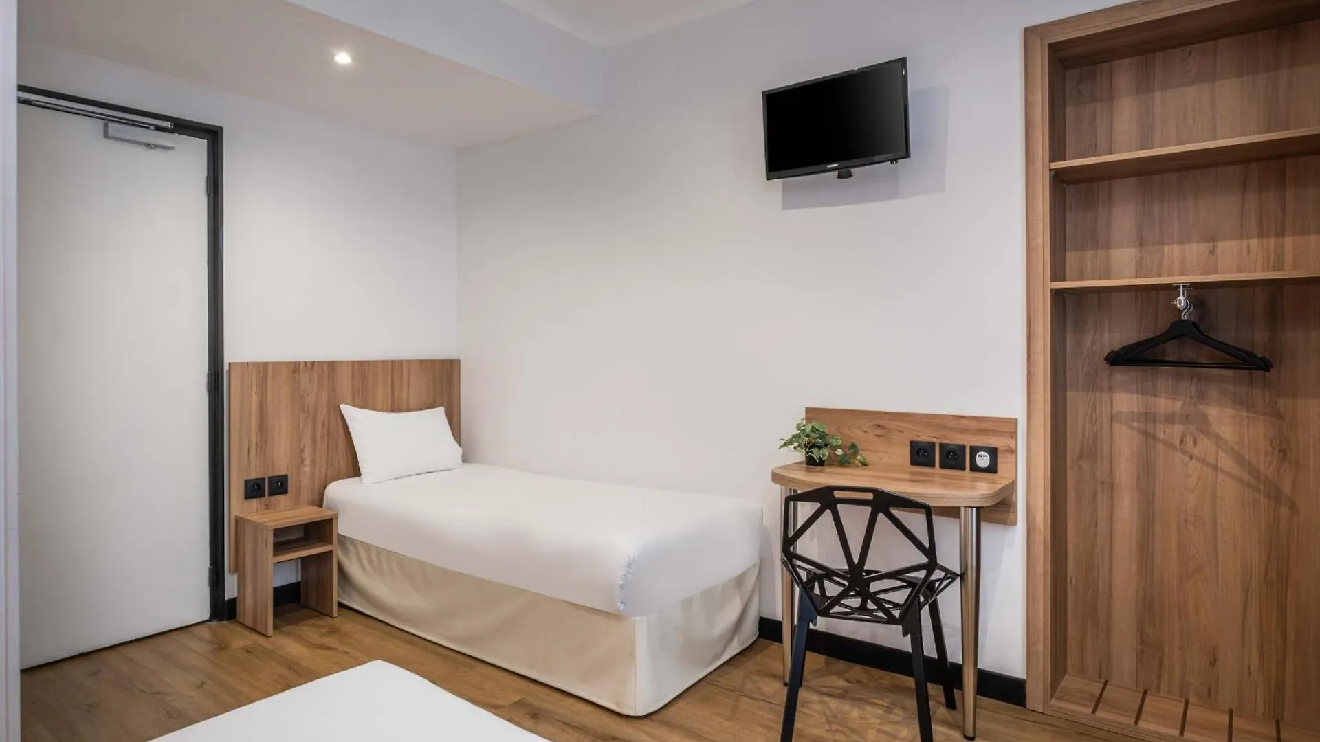 Daval Hotel 2*